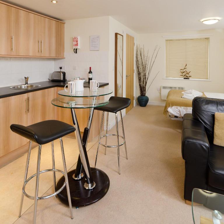 Your Stay Bristol Cotham Lawn Room photo
